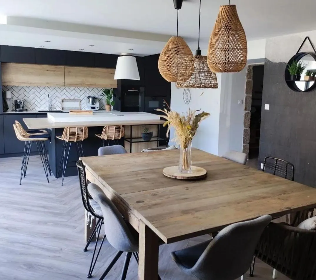 Grande Maison Familiale Avec Piscine Saint-Ouen-des-Alleux 0*,