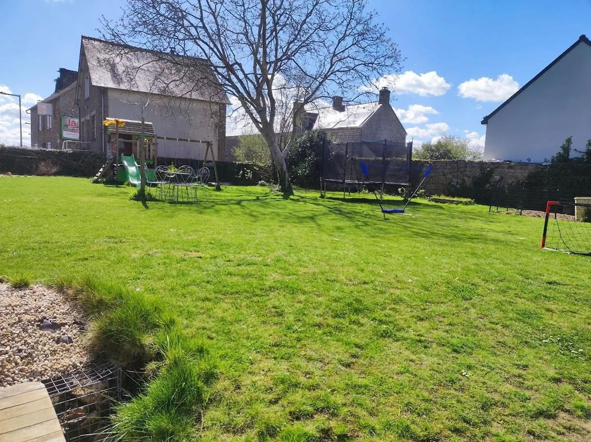 Grande Maison Familiale Avec Piscine Saint-Ouen-des-Alleux