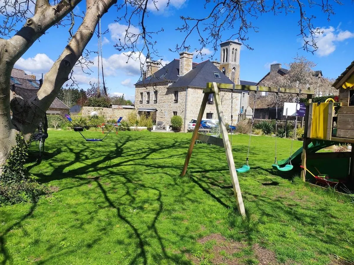 Grande Maison Familiale Avec Piscine Saint-Ouen-des-Alleux Villa