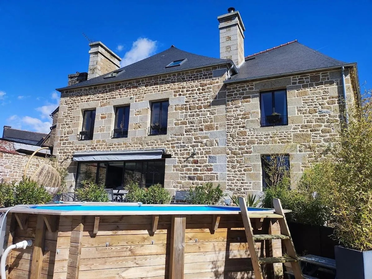 Grande Maison Familiale Avec Piscine Saint-Ouen-des-Alleux